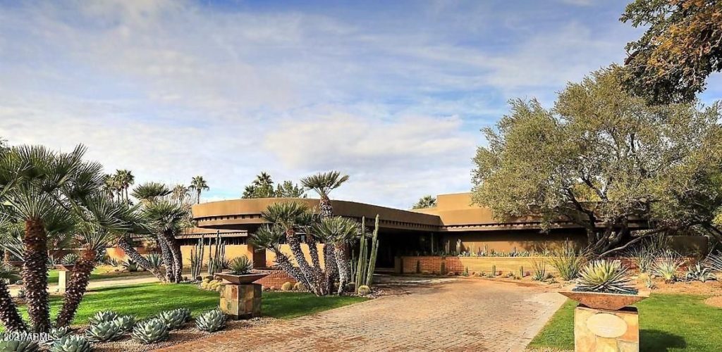 54 Biltmore Estates DR, Phoenix, AZ 85016